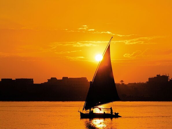 Feluca al atardecer en Asuán