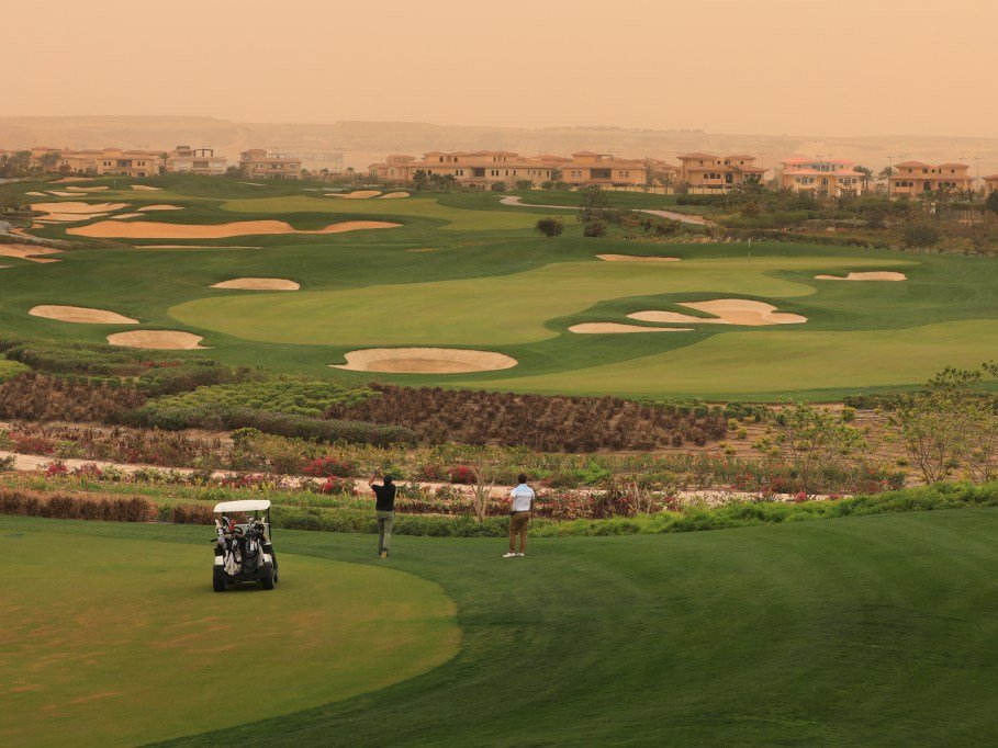 Jugar al golf en el Cairo
